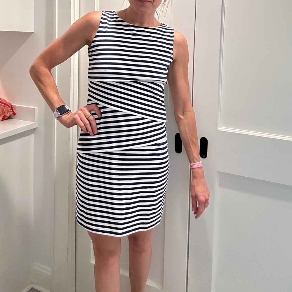 Classic J. McLaighlin Nagy and white dress.  So flattering!